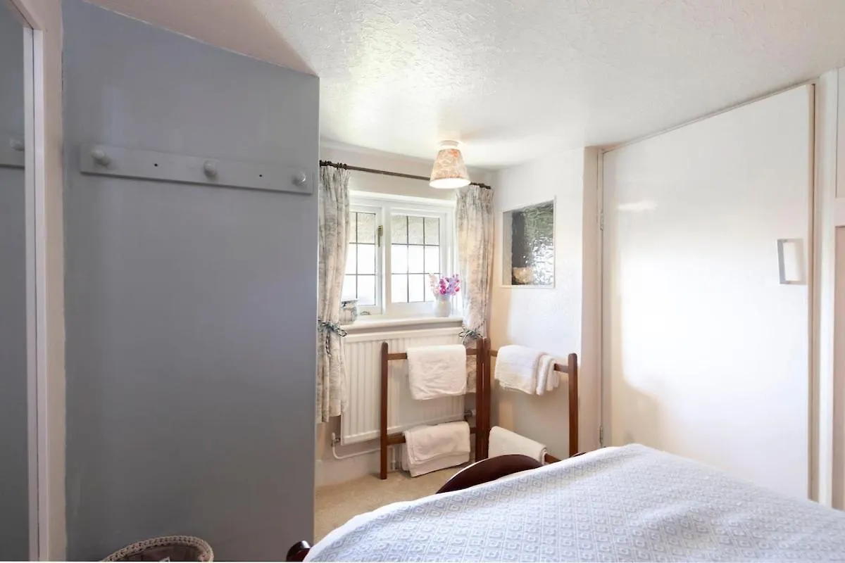 Holiday home Beautiful 4 Bedroom Cotswold Thatched Cottage Down Hatherley