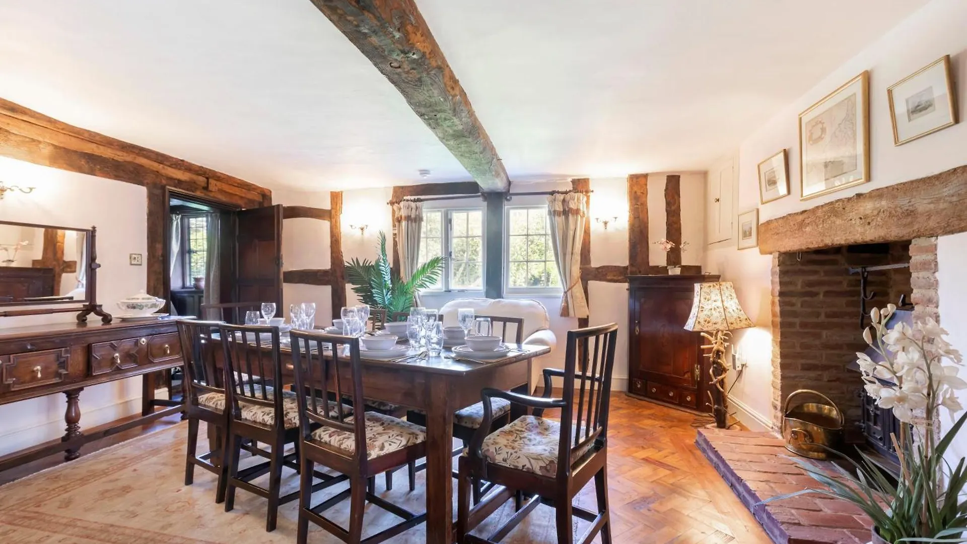 Holiday home Beautiful 4 Bedroom Cotswold Thatched Cottage Down Hatherley United Kingdom