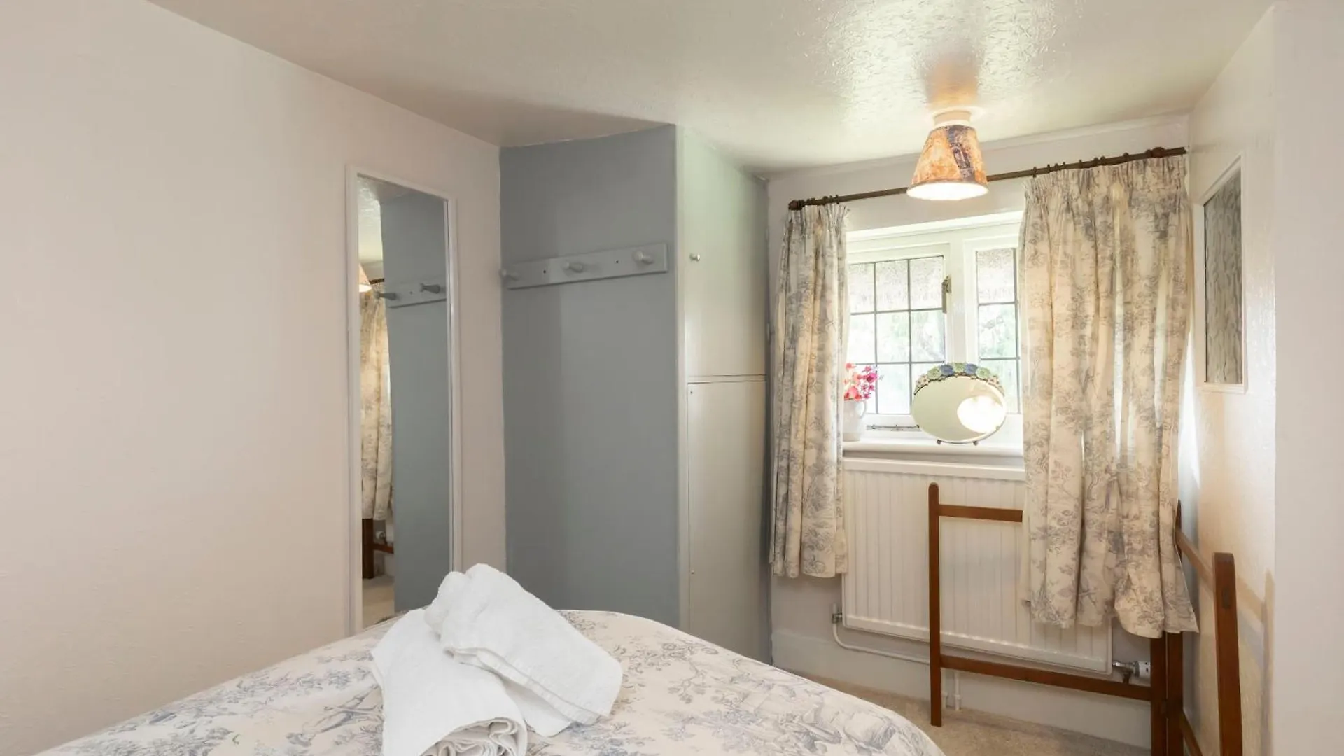Holiday home Beautiful 4 Bedroom Cotswold Thatched Cottage Down Hatherley United Kingdom